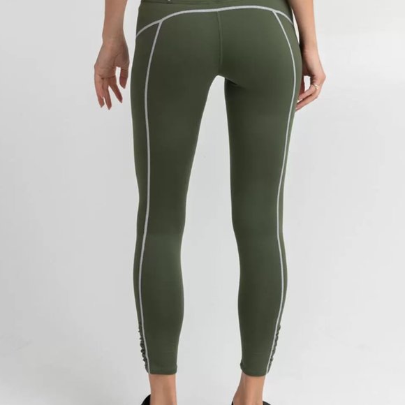 NWT Free People You're A Peach Legging in Secret Moss - Picture 4 of 4